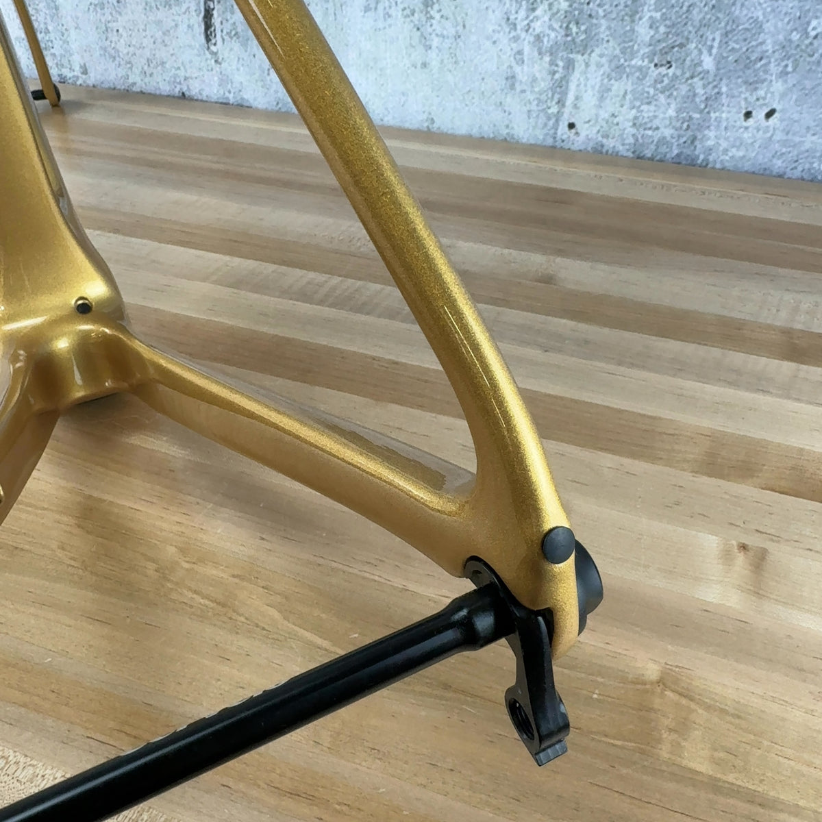 Mint! Cervelo Soloist 56cm Gold Dust Disc Brake Carbon Road Bike Frameset 2840g