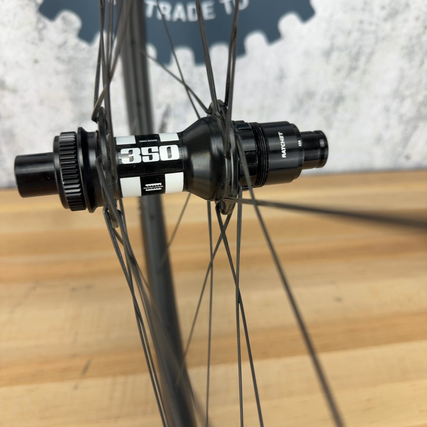 Low Mile! Thesis RCG44 700c Carbon Wheelset