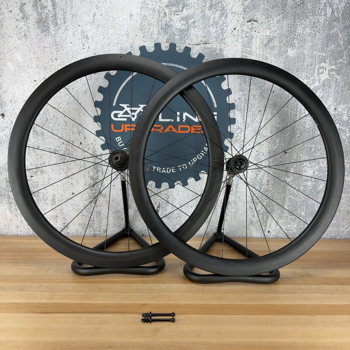 New Take Off! DT Swiss ERC LOG 45mm DT 350 Carbon Bike Wheelset 700c 1570g — photo 1 of 9