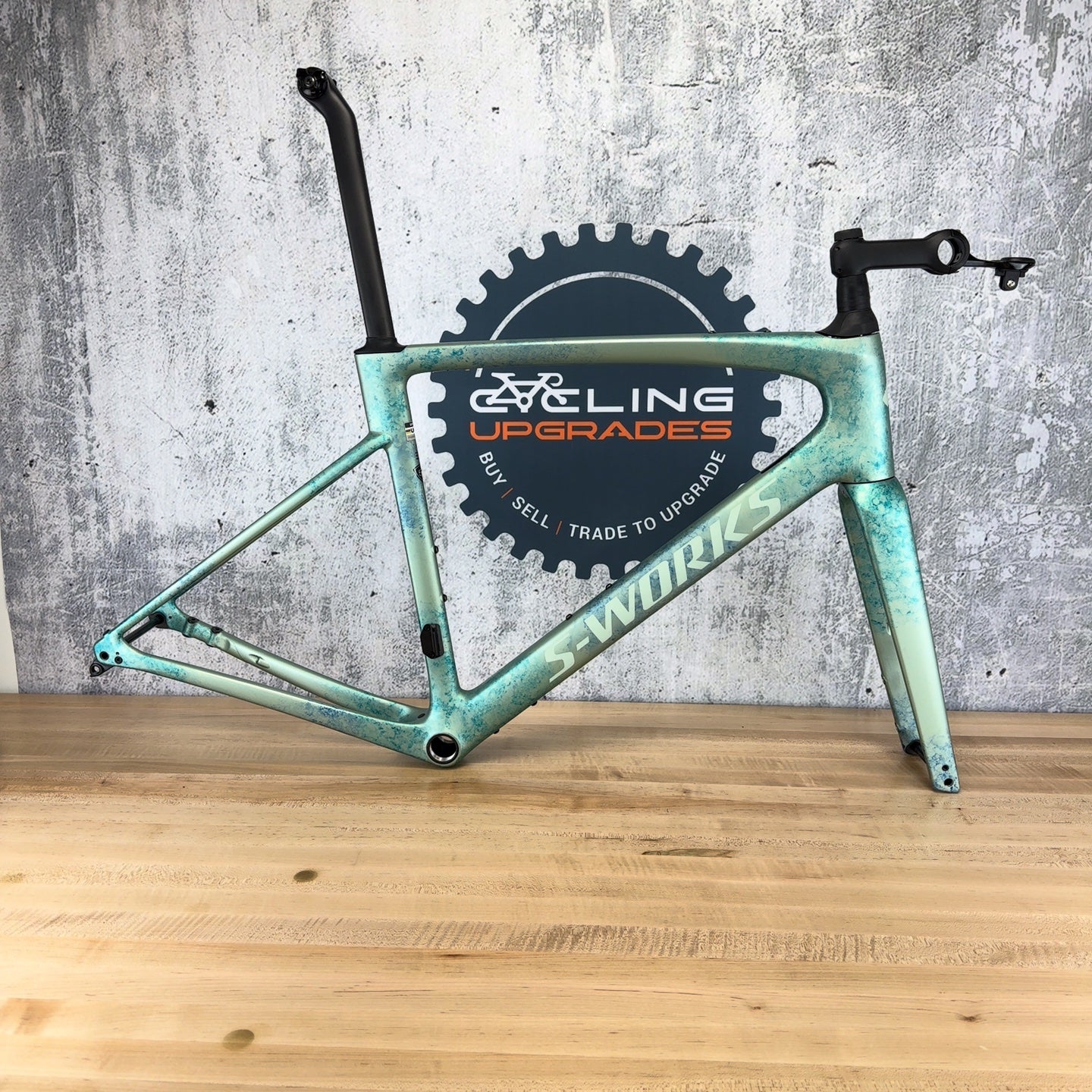 Low Mile! 2024 Specialized 2025 S-Works Roubaix SL8 58cm Carbon Disc Brake Future Shock 3.3 Satin Metallic White Sage Frameset