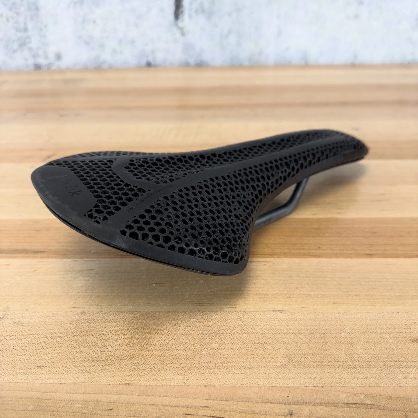 New! Fizik Vento Antares R1 Adaptive Mobius Carbon Rails 140mm Saddle MSRP $330
