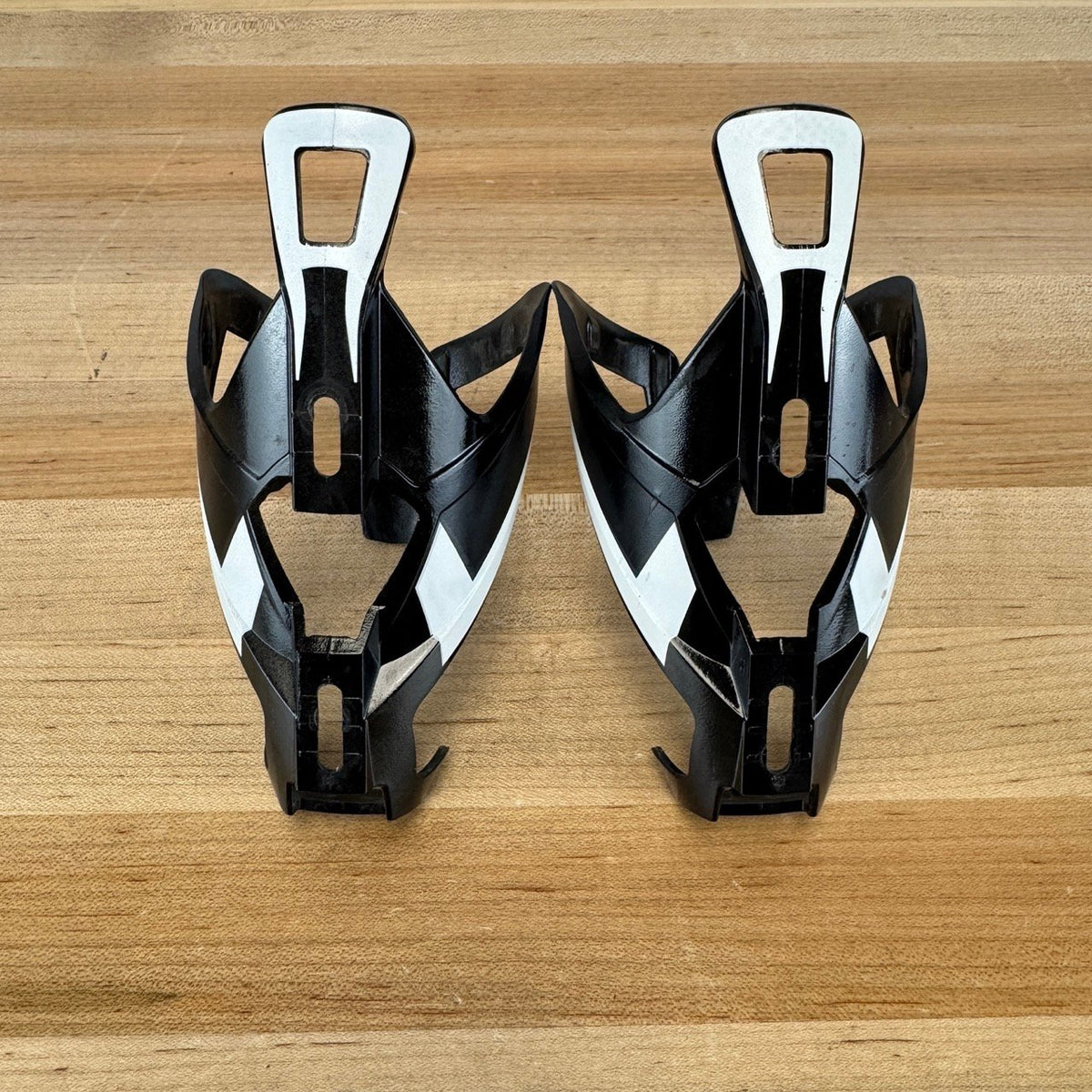 Low Mile! Elite Vico Carbon Black/White Water Bottle Cages — photo 7 of 7