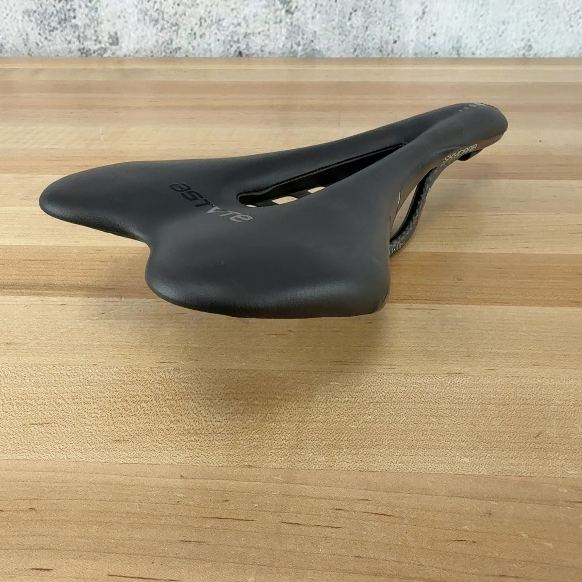 New! Astute Skycarb VT 135mm Black Carbon Bike Saddle 180g — photo 5 of 6