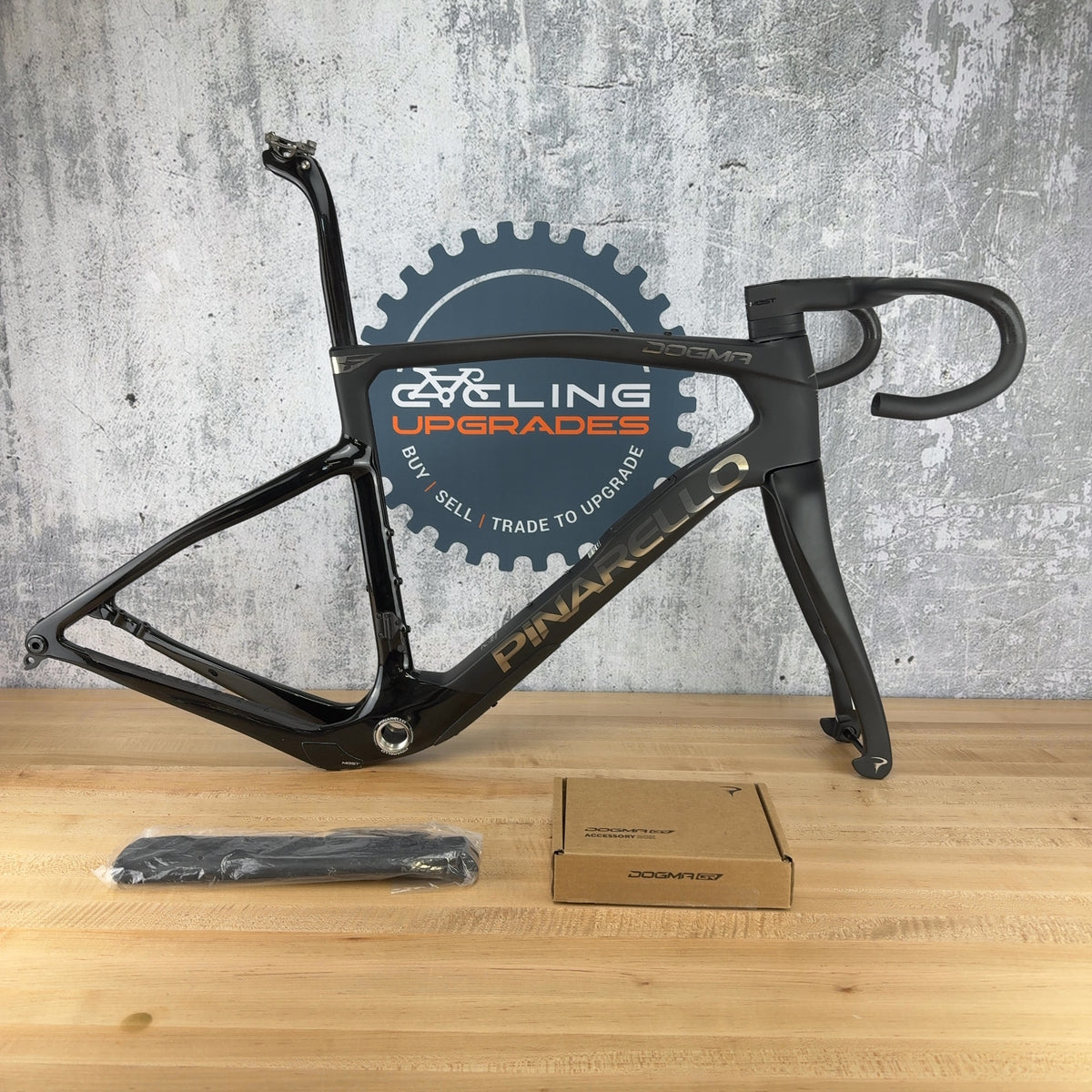 Light Use! 2026 Pinarello Dogma GR 530 Gravel Black on Black Carbon Frameset