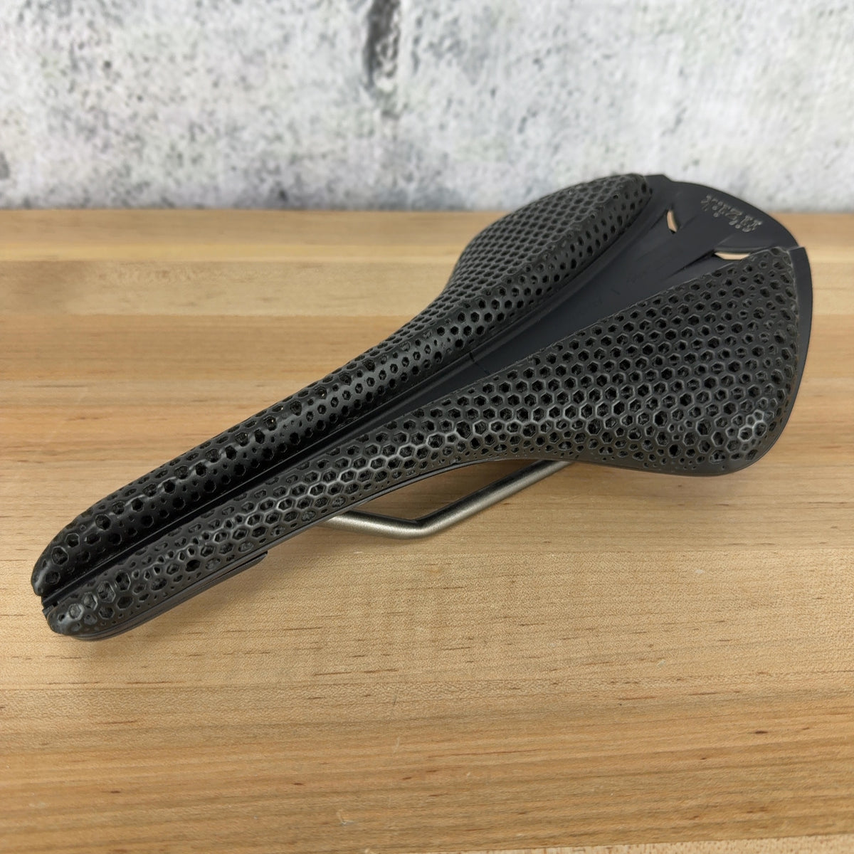 Light Use! Fizik Antares Versus Evo R3 Adaptive 149mm 7x9mm Oval Rails Saddle