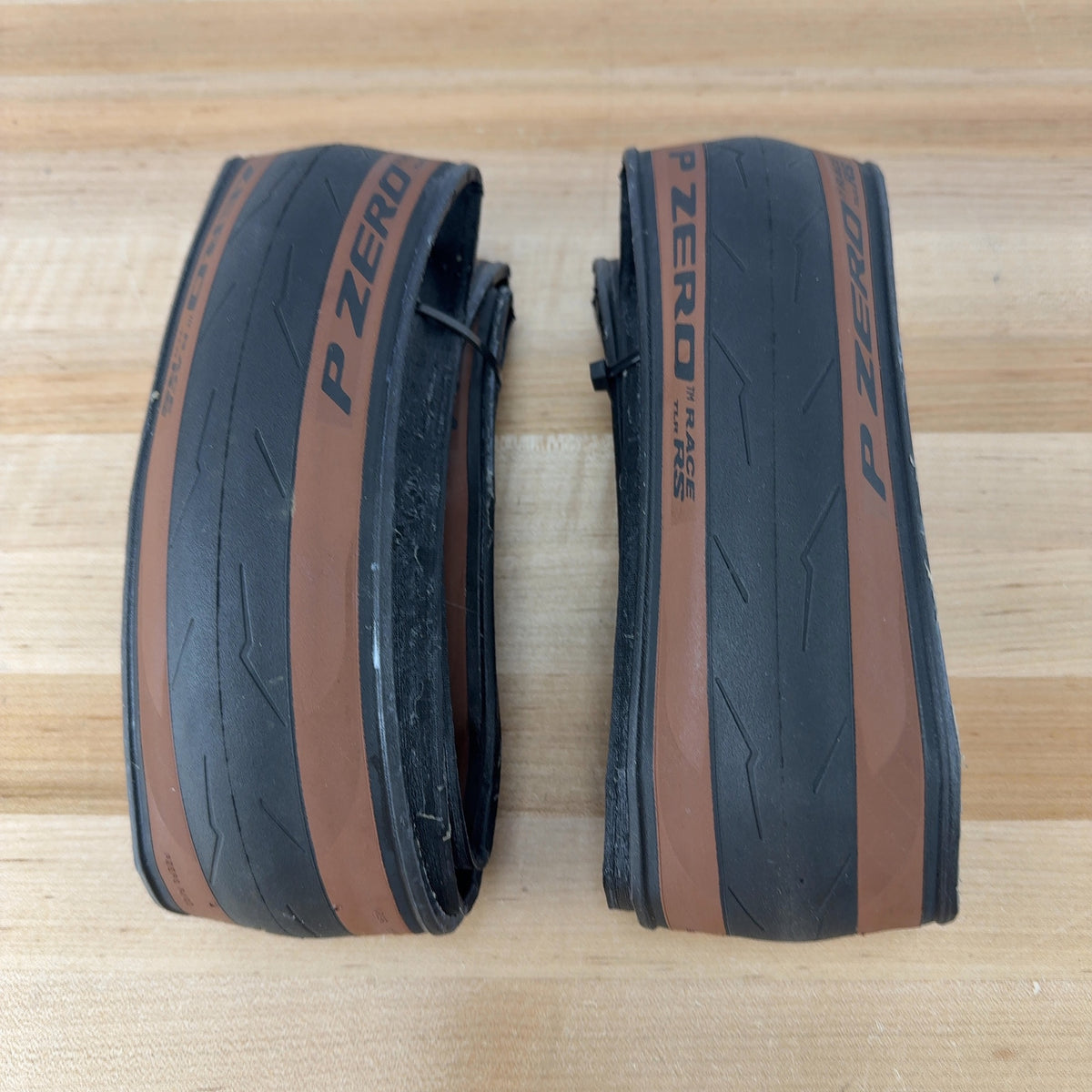 Mint! Pair Pirelli P Zero 700c x 32mm Tanwall Tubeless Road Bike Tires 708g — photo 1 of 5