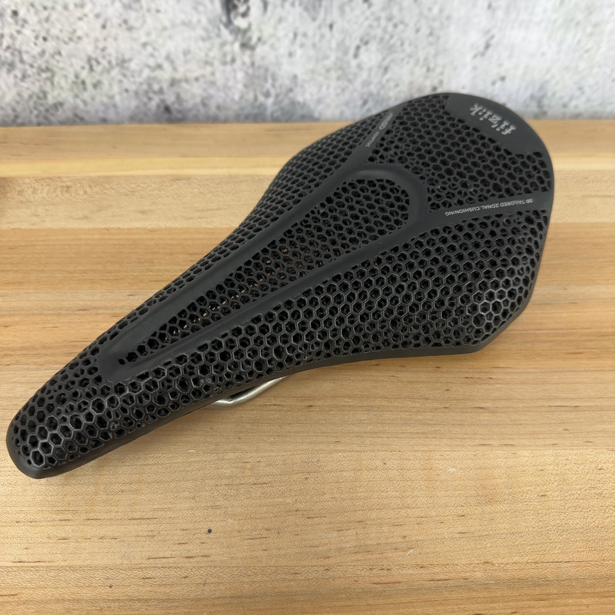 Light Use! Fizik Vento Argo R3 Adaptive 140mm Kuim Rails 3D Printed Saddle 230g
