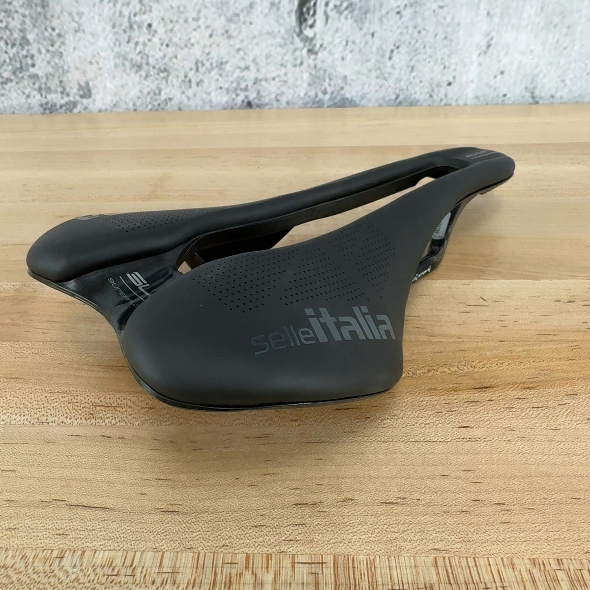 Light Use! Selle Italia SLR Superflow Boost 145mm Carbon Rails Bike Saddle 144g