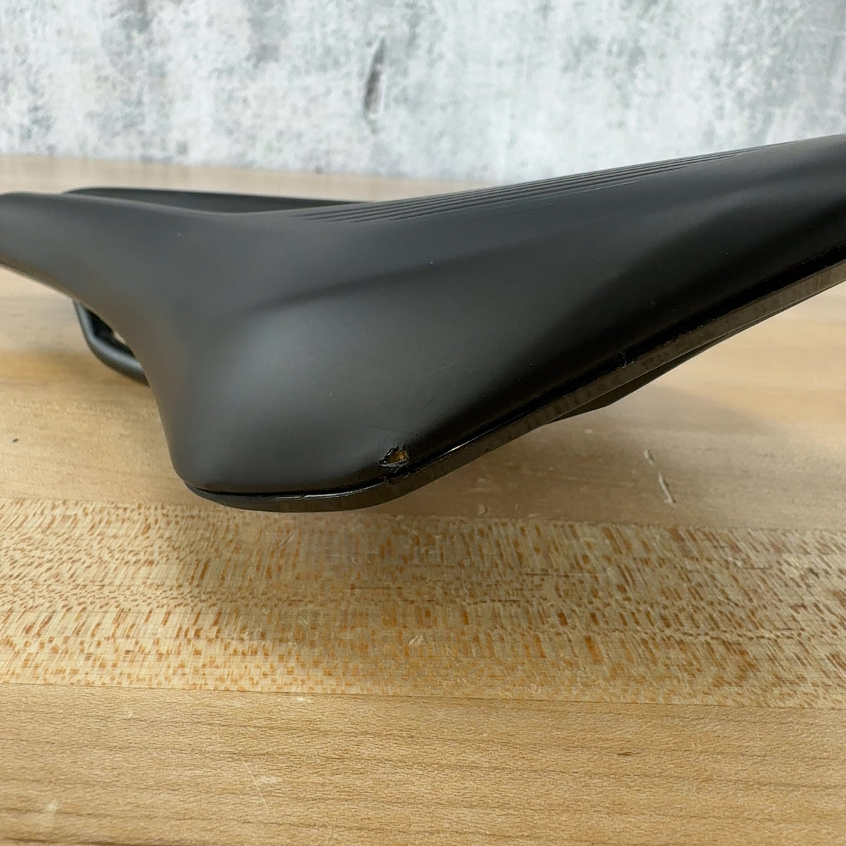 Low Mile! Fizik Argo Vento R3 140mm Saddle