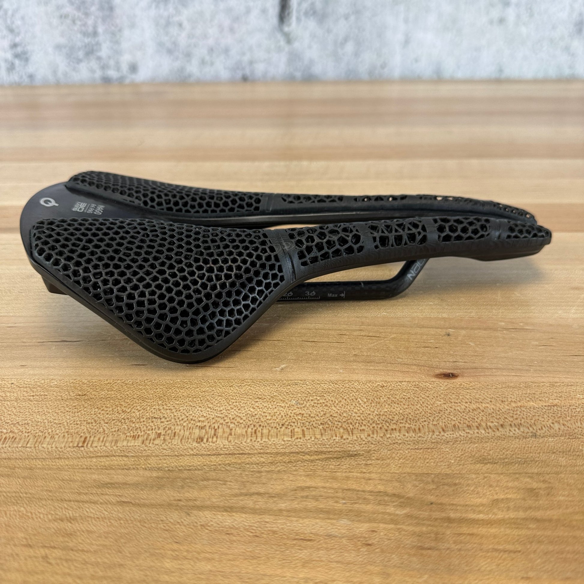 Low Mile! Prologo Nago R4 PAS 3DMSS 3D NACK Carbon Rails 137mm Bike Saddle