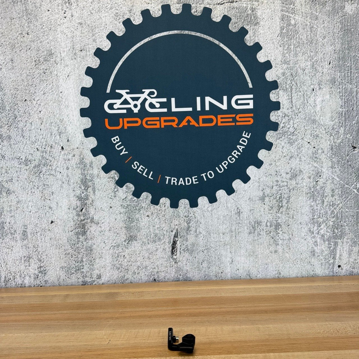 Low Mile! Wolf Tooth LoneWolf Aero Chainguide Braze-On Mount Low Sweep Cycling Accessories — photo 2 of 5