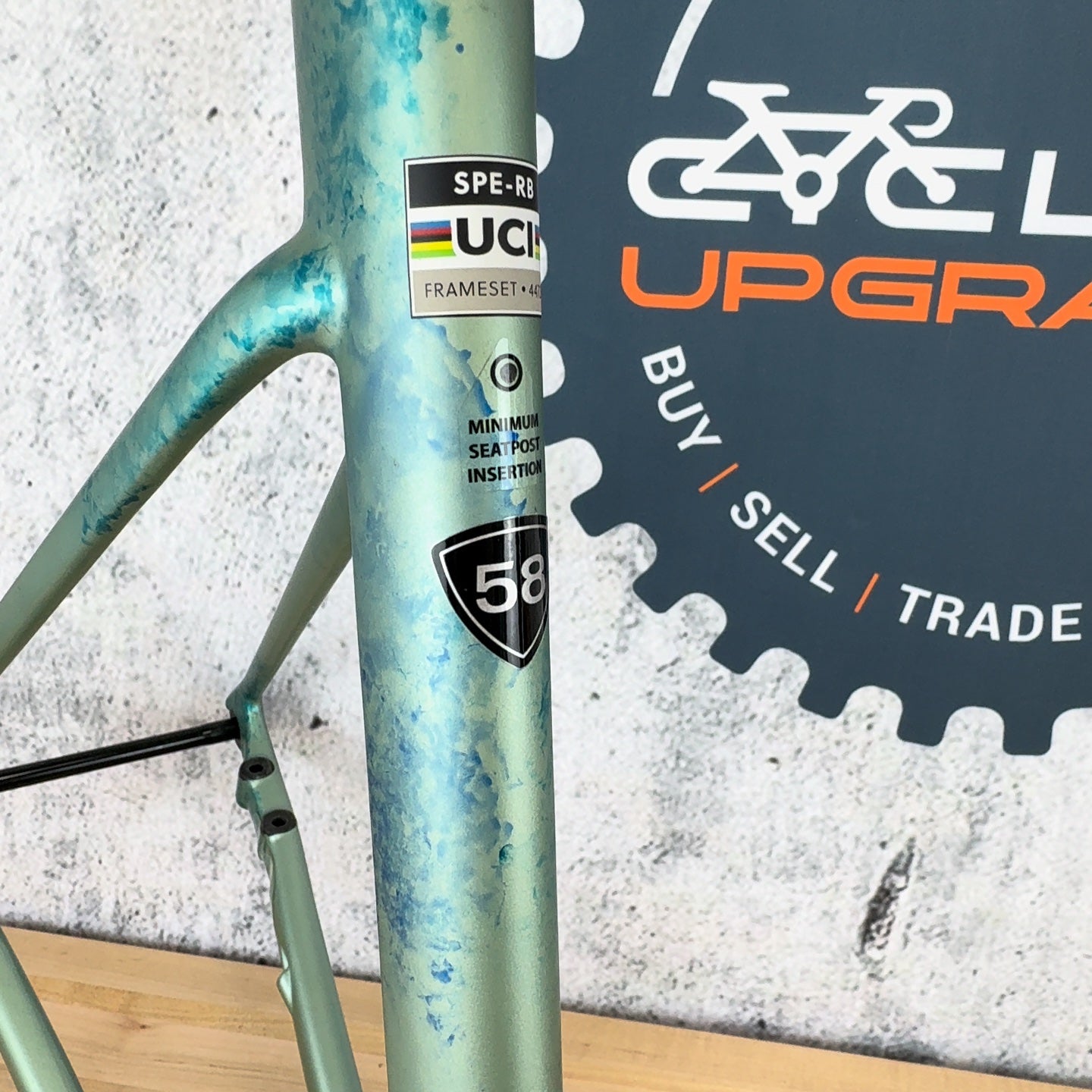 Low Mile! 2024 Specialized 2025 S-Works Roubaix SL8 58cm Carbon Disc Brake Future Shock 3.3 Satin Metallic White Sage Frameset