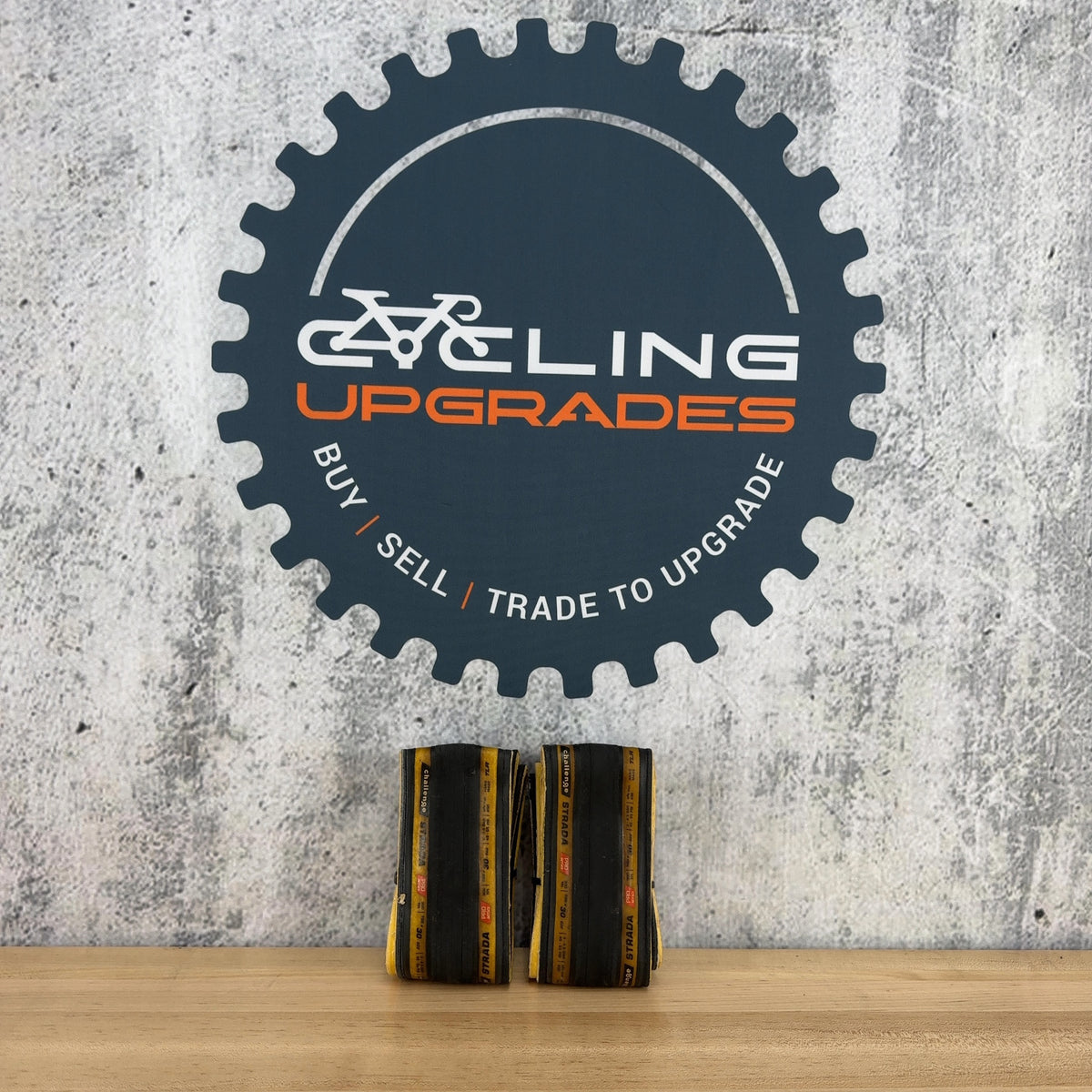Low Mile! Pair Challenge Strada Pro 700c x 30mm Tubeless Tanwall Tires 642g — photo 2 of 5