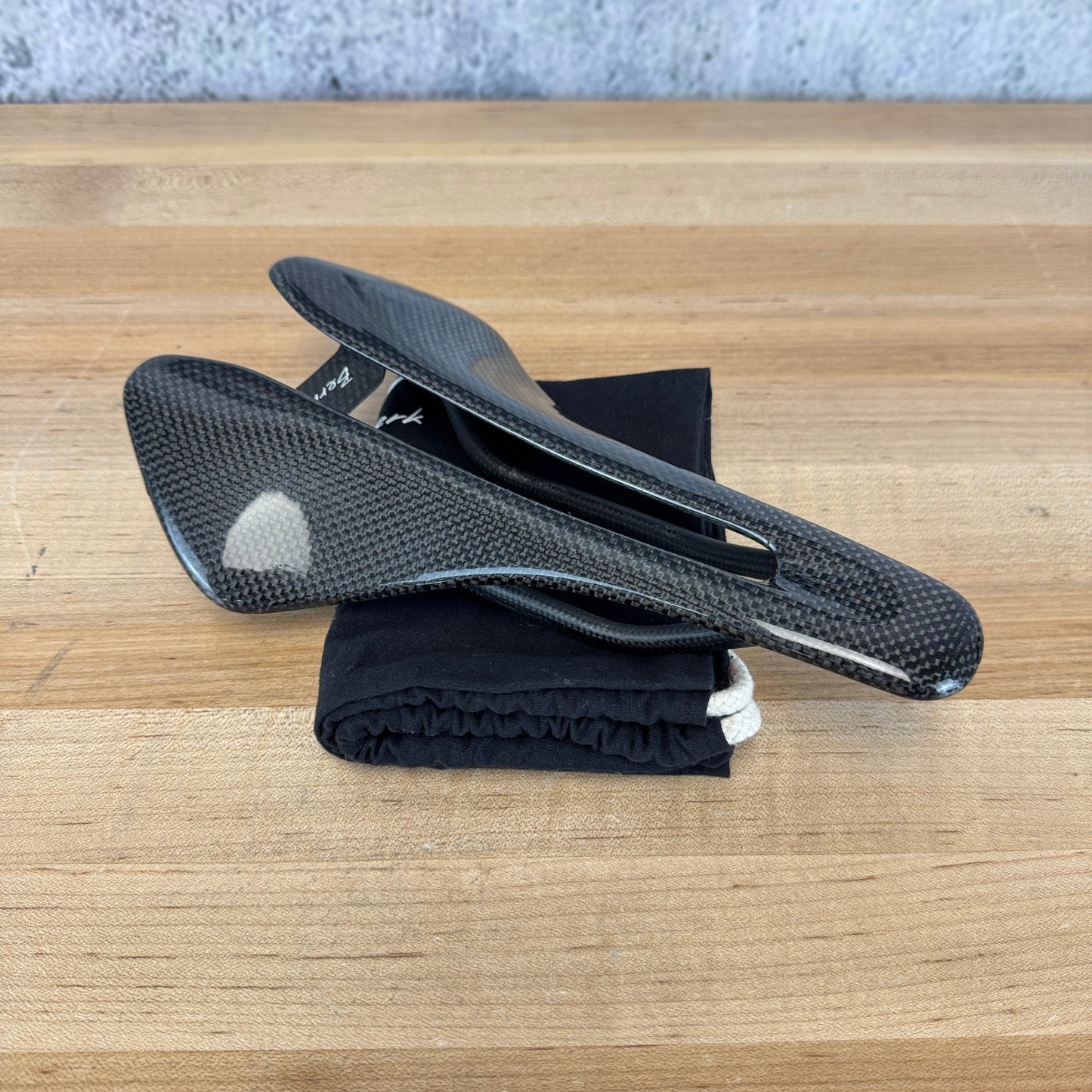 Light Use! Berk Lupina Short Full Carbon Glossy 144mm 7x9mm Bike Saddle 72g