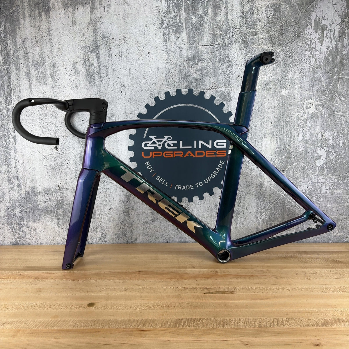 Light Use! 2022 Trek Madone SLR Gen 6 58cm Disc Brake 800 OCLV Carbon Frameset