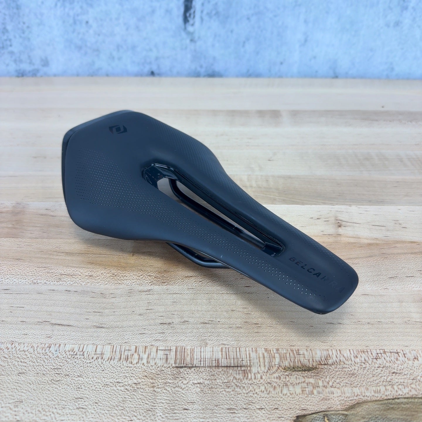 Syncros Belcarra V1.5 Cut Out 140mm Hollow-Ti Rails Bike Saddle 218g