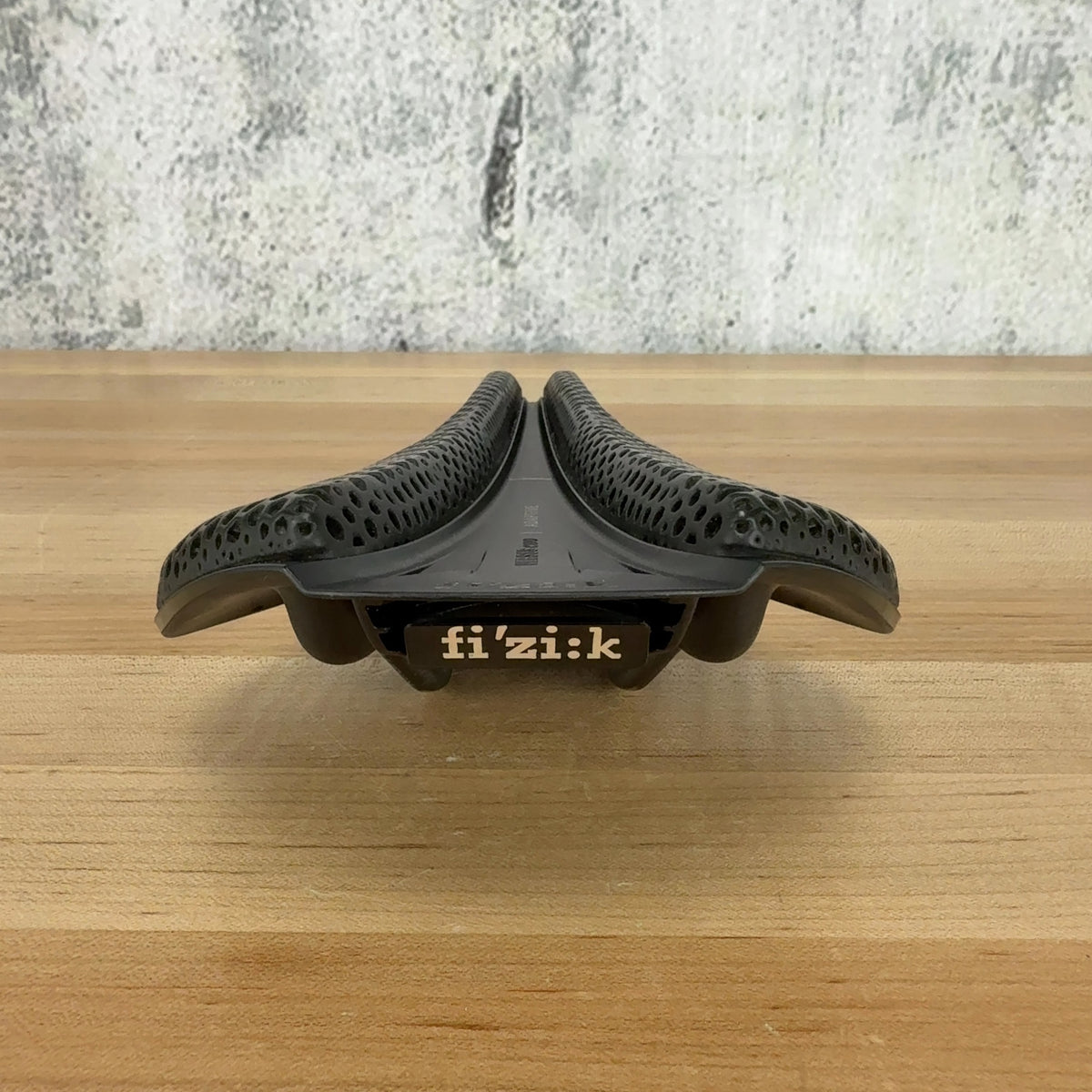 Light Use! Fizik Antares Versus Evo R3 Adaptive 149mm 7x9mm Oval Rails Saddle