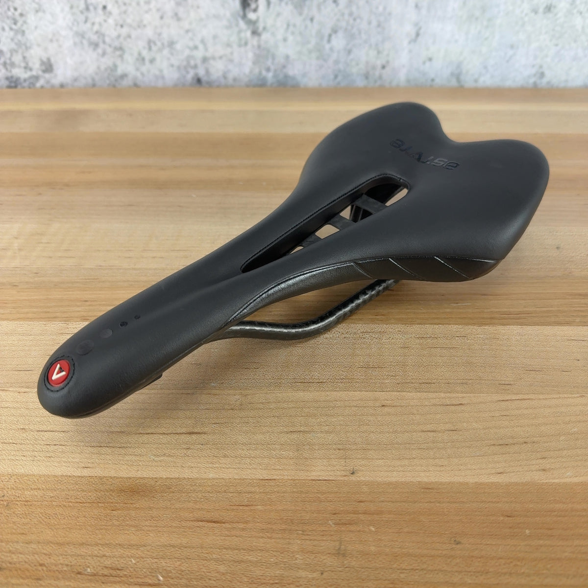 New! Astute Skycarb VT 135mm Black Carbon Bike Saddle 180g — photo 3 of 6