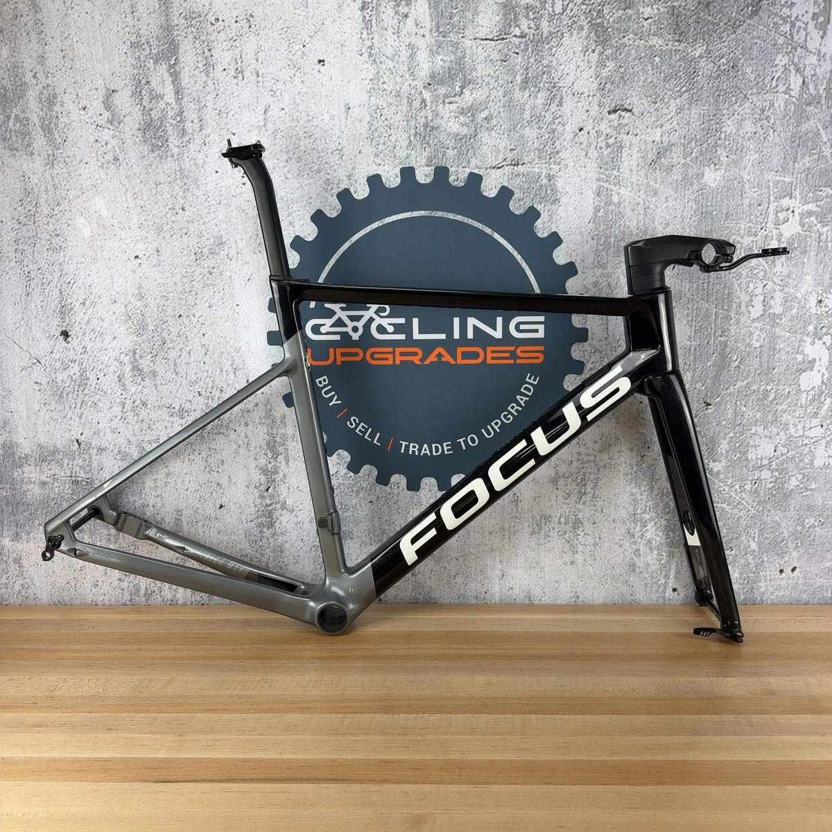 Light Use! 2021 Focus Izalco Max Disc 9 Medium Carbon Road Bike Frameset 2014g — photo 1 of 15