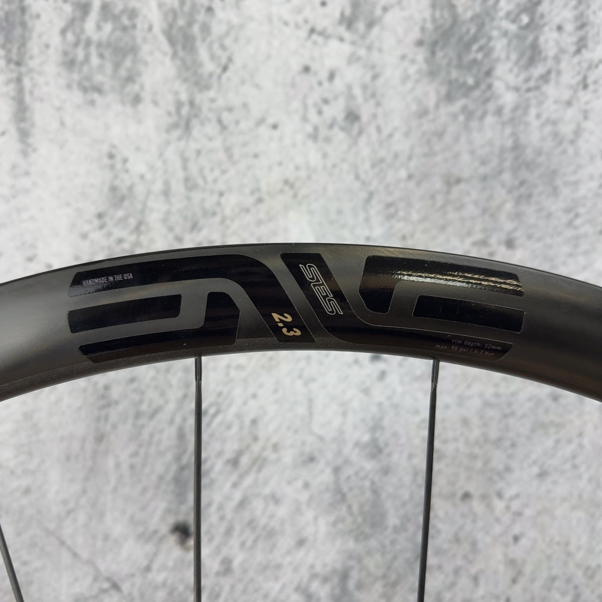 Light Use! Enve SES 2.3 Enve Premium Road Hubs Carbon Bike Wheelset 700c 1237g — photo 2 of 8