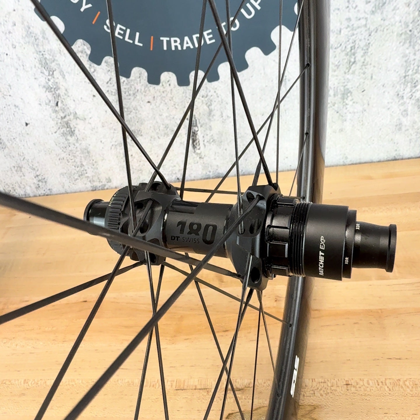 Low Mile! Enve SES 5.6 Carbon Disc Brake Hookless Tubeless DT Swiss 180 Ceramic Wheelset