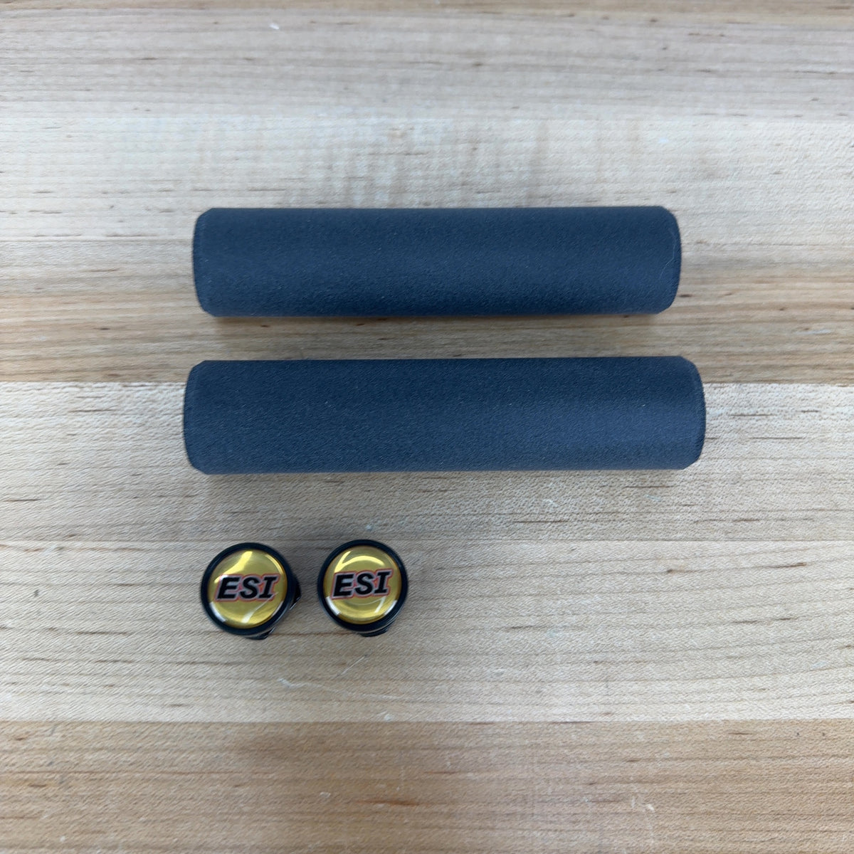 New! ESI Racer's Edge 50g Foam MTB Bike Black Grips w/ Plugs