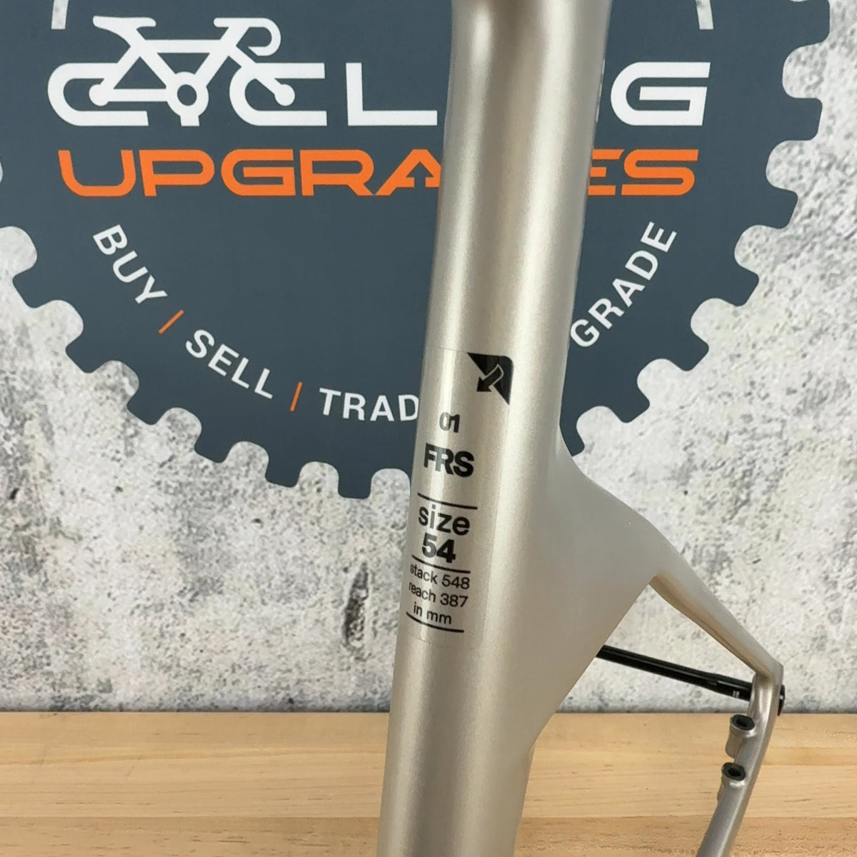 Mint! 2026 BMC Teammachine R 01 54cm Carbon Arctic Silver / Neon Red Frameset — photo 10 of 14