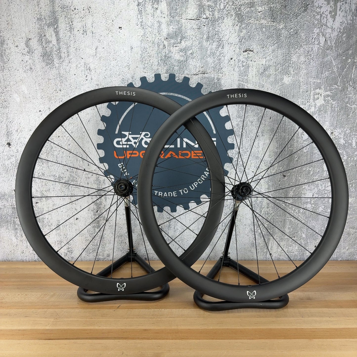 Low Mile! Thesis RCG44 700c Carbon Wheelset