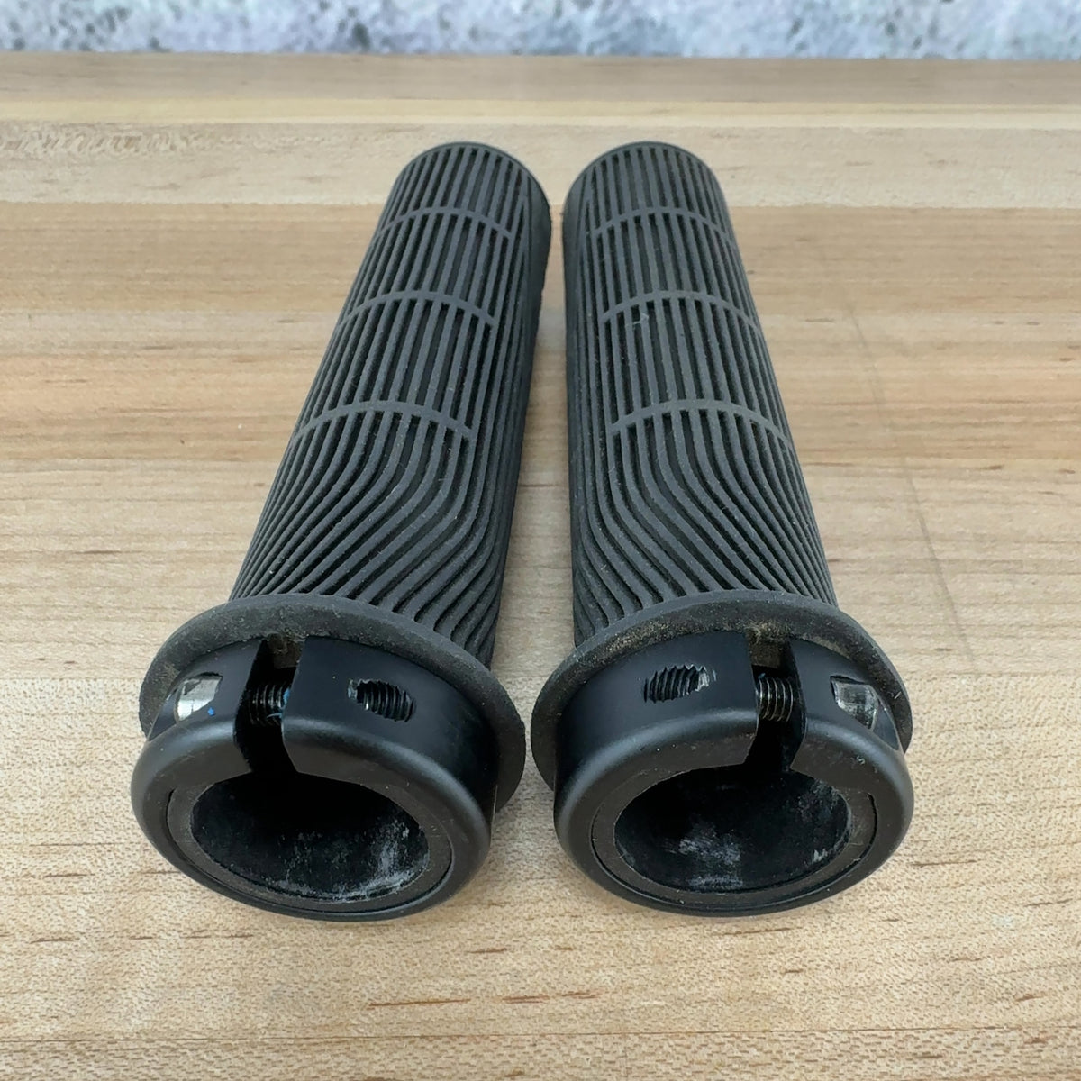 Light Use! PNW Loam Regular Mountain Bike Blackout Black Grips — photo 3 of 4