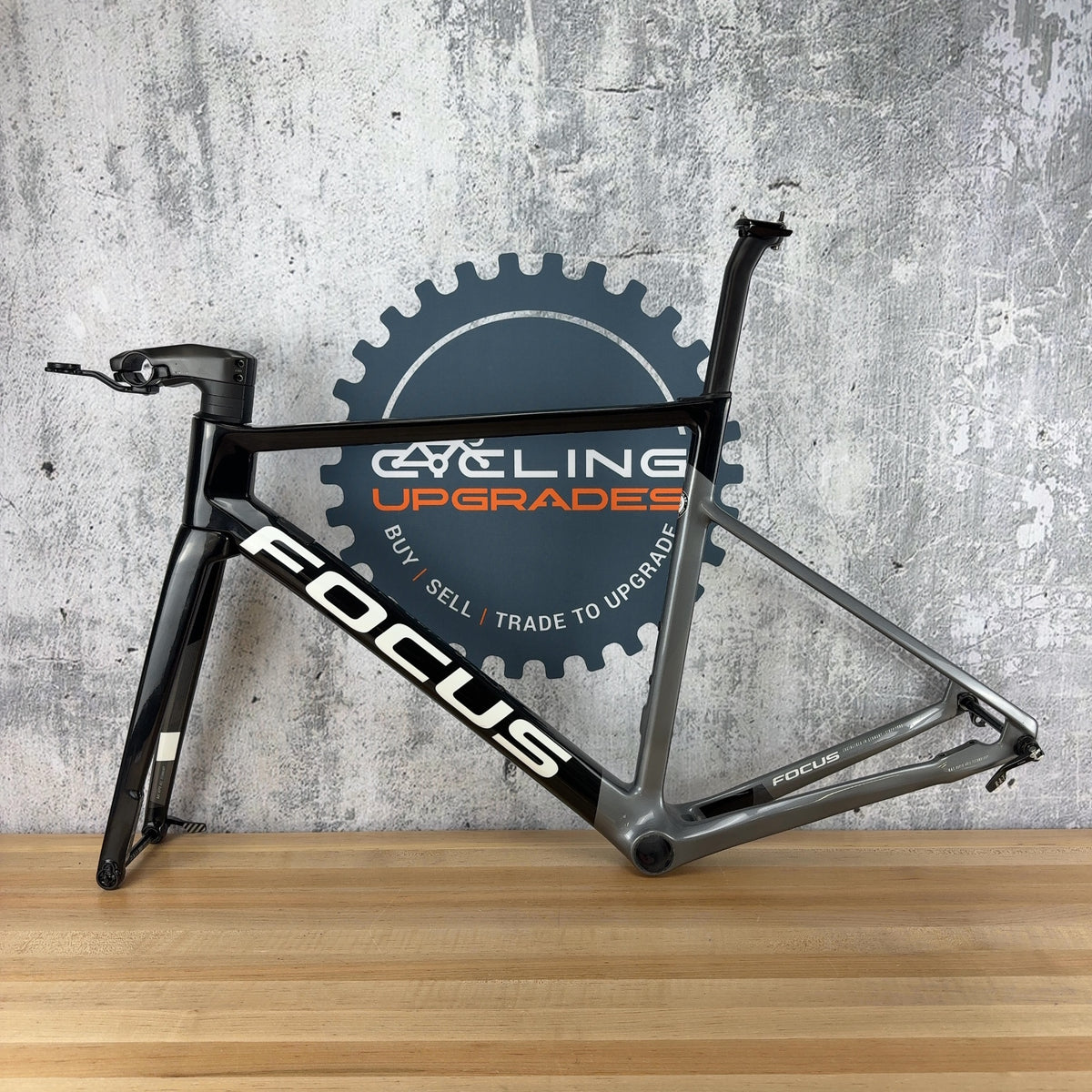 Light Use! 2021 Focus Izalco Max Disc 9 Medium Carbon Road Bike Frameset 2014g — photo 2 of 15