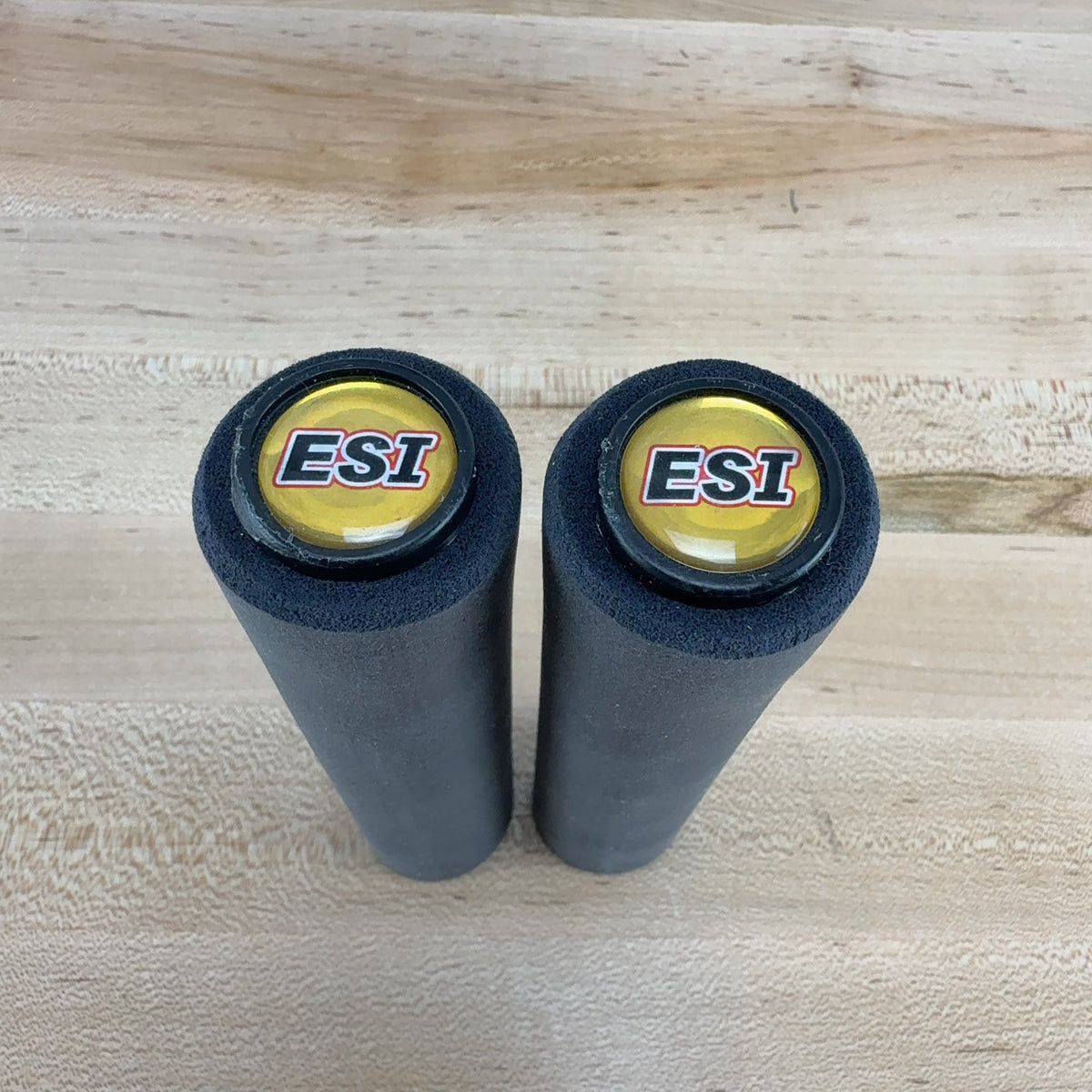New Take Off! ESI Chunky 80g Grey MTB Bike Handlebar Grips w/ plugs — photo 4 of 5
