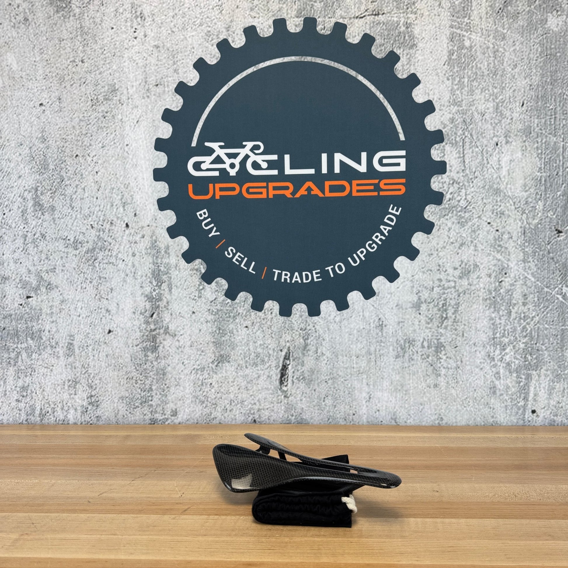 Light Use! Berk Lupina Short Full Carbon Glossy 144mm 7x9mm Bike Saddle 72g