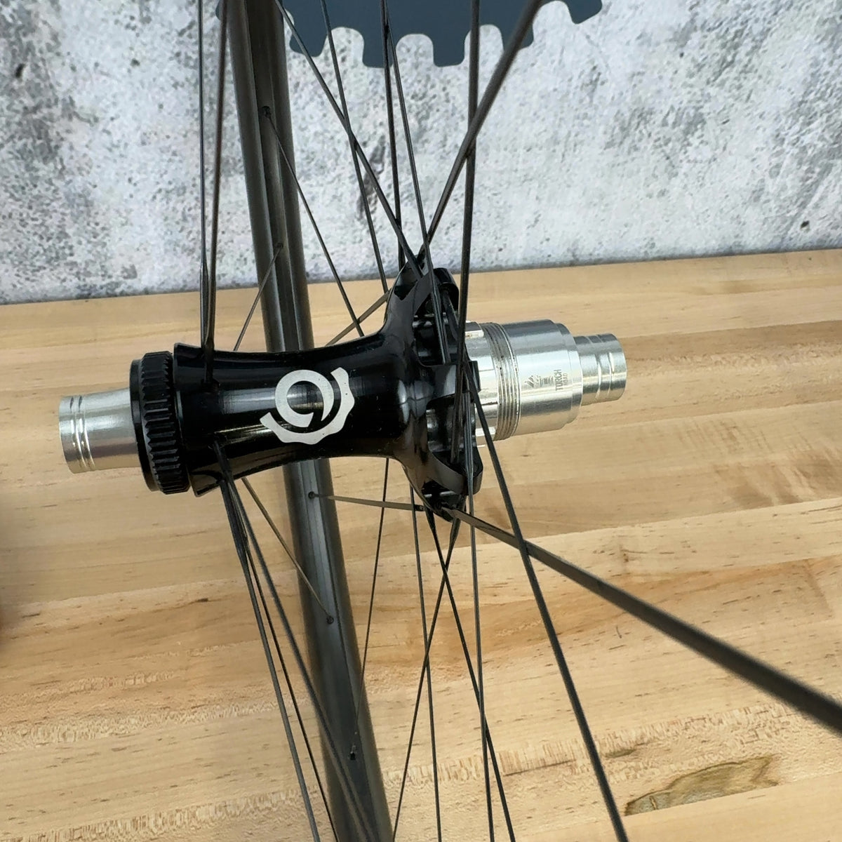 Industry Nine UL250 Solix G Carbon Tubeless Bike Wheelset 700c 1317g — photo 4 of 8