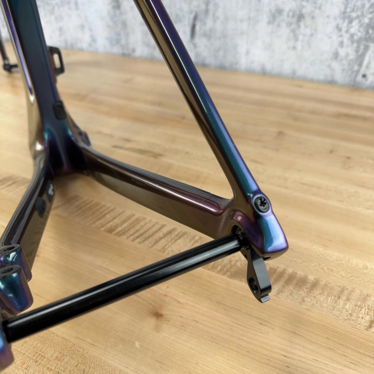 Light Use! 2022 Trek Madone SLR Gen 6 58cm Disc Brake 800 OCLV Carbon Frameset
