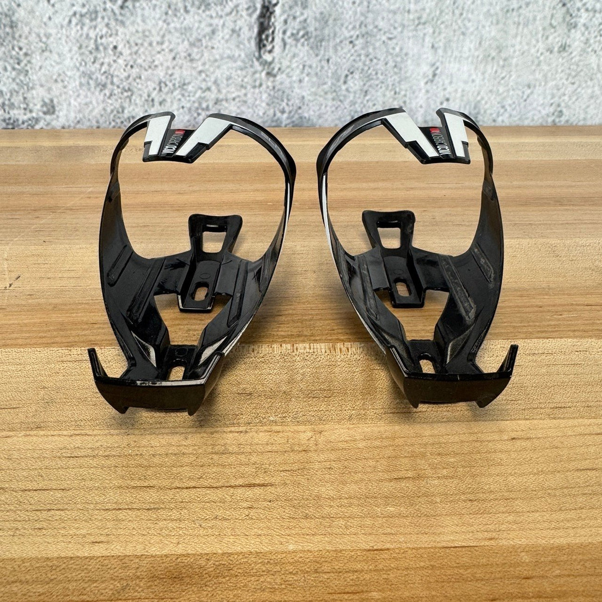 Low Mile! Elite Vico Carbon Black/White Water Bottle Cages — photo 3 of 7
