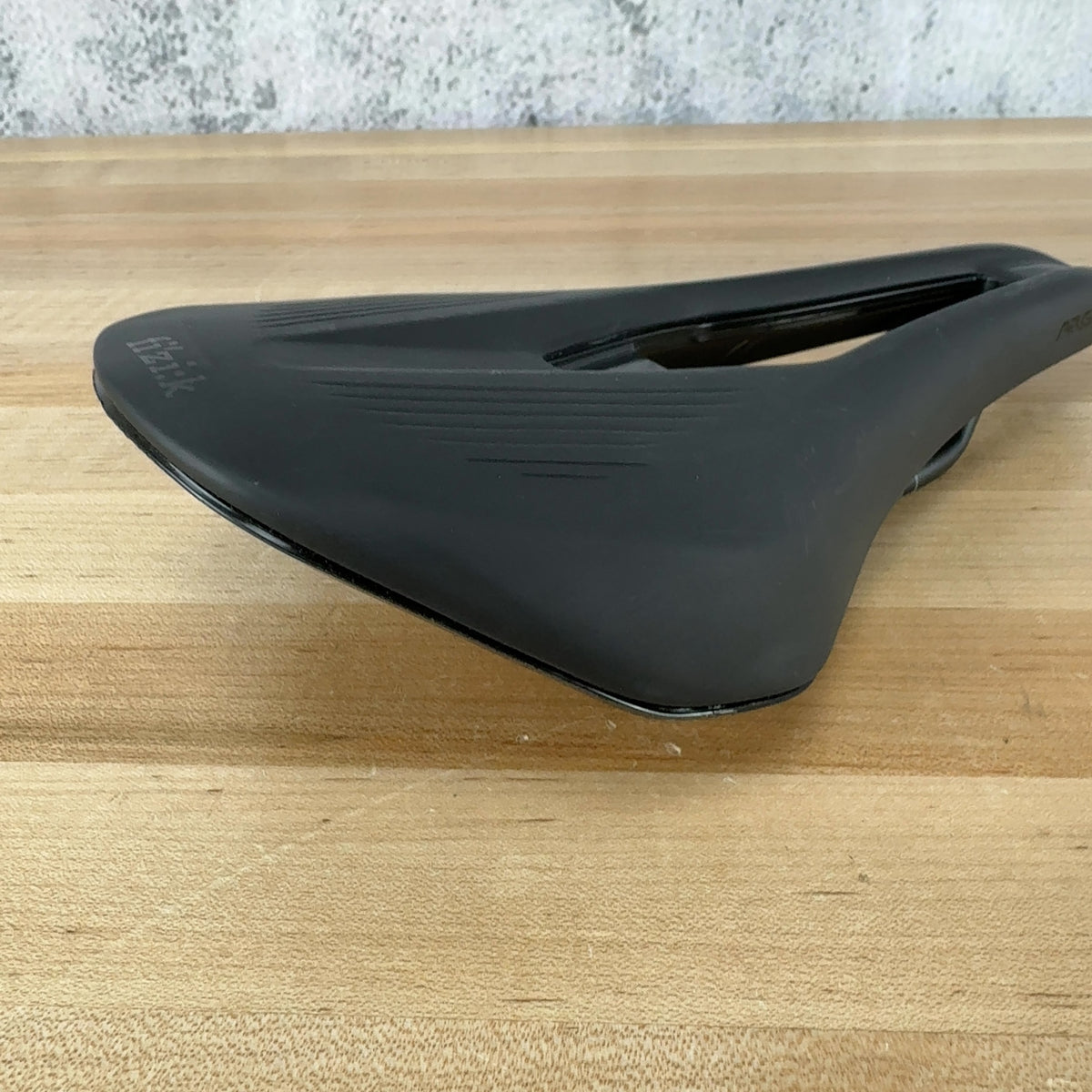 Light Use! Fizik Argo Vento 140mm 7x7mm Chromoly Rails Bike Saddle 234g