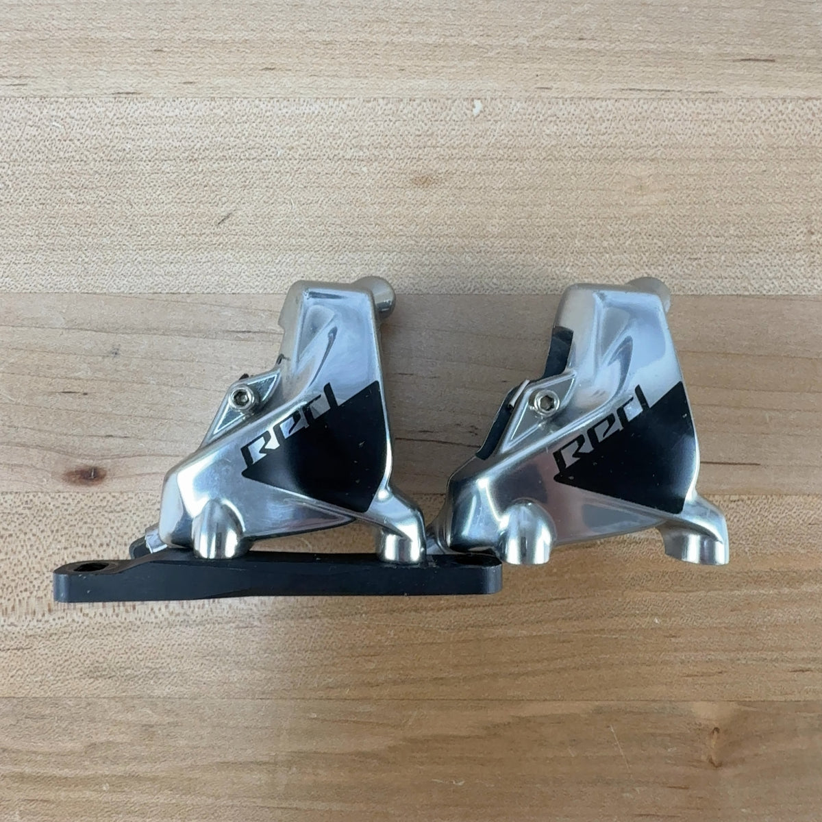 SRAM Red AXS D1 Silver Hydraulic Disc Brake Calipers 242g w/ Adapter & Pads