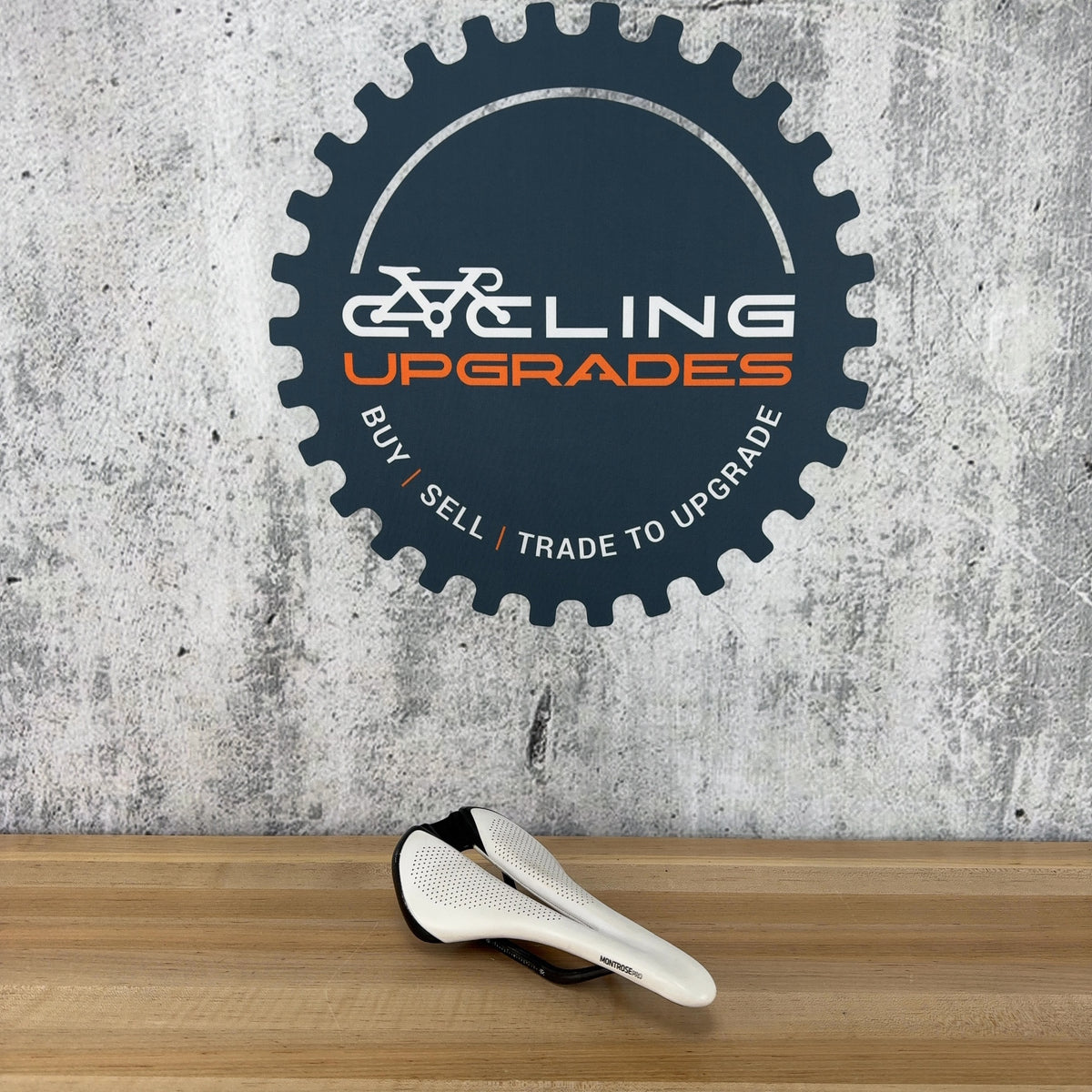 Bontrager Montrose Pro 138mm 7x10mm Carbon Rails White Bike Saddle 174g — photo 2 of 7