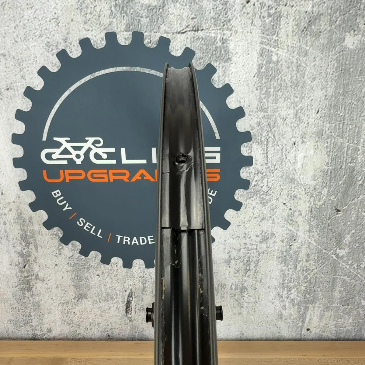 Low Mile! Thesis RCG44 700c Carbon Wheelset