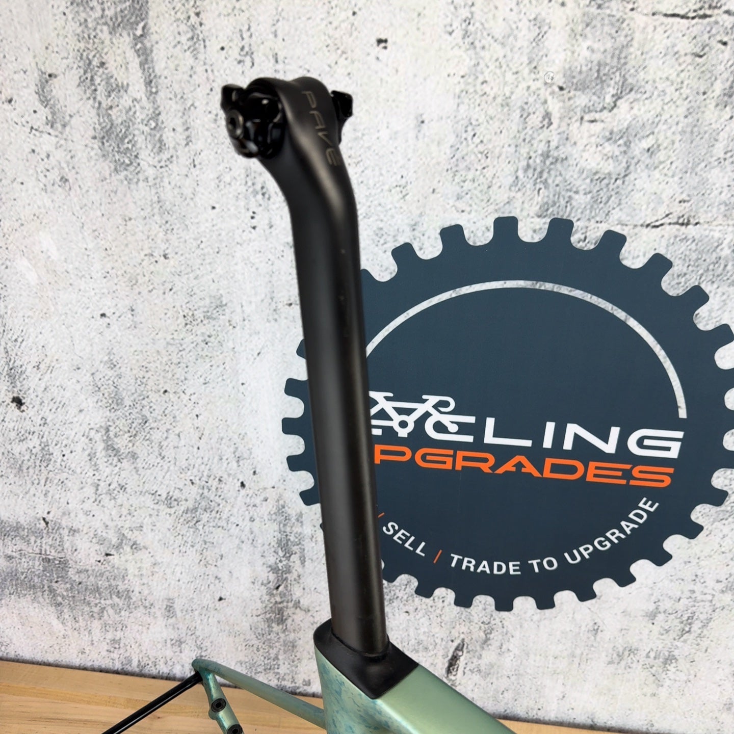 Low Mile! 2024 Specialized 2025 S-Works Roubaix SL8 58cm Carbon Disc Brake Future Shock 3.3 Satin Metallic White Sage Frameset
