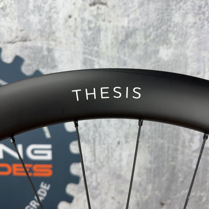 Low Mile! Thesis RCG44 700c Carbon Wheelset