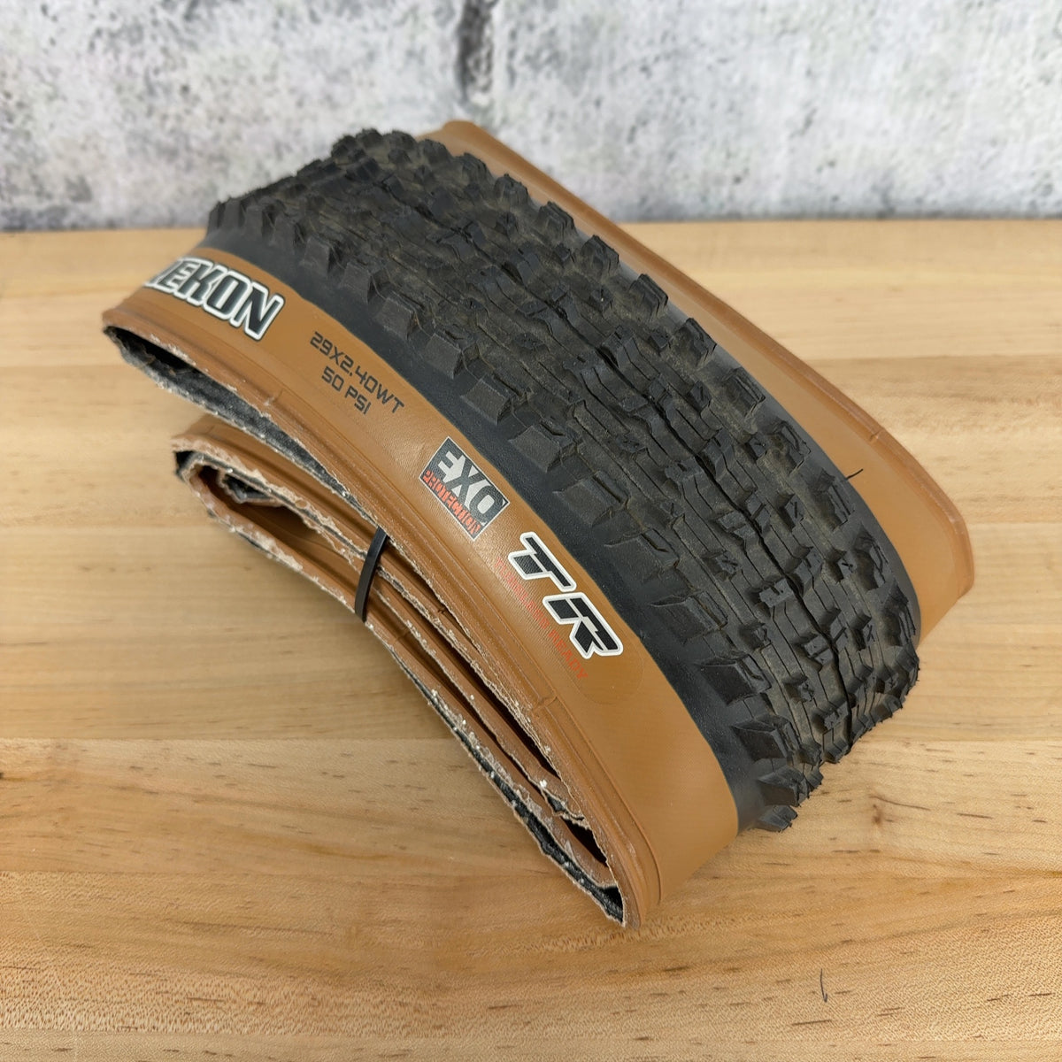 New Take Off! Maxxis Rekon 29x2.40WT Tubeless Tanwall Single MTB Bike Tire — photo 1 of 5
