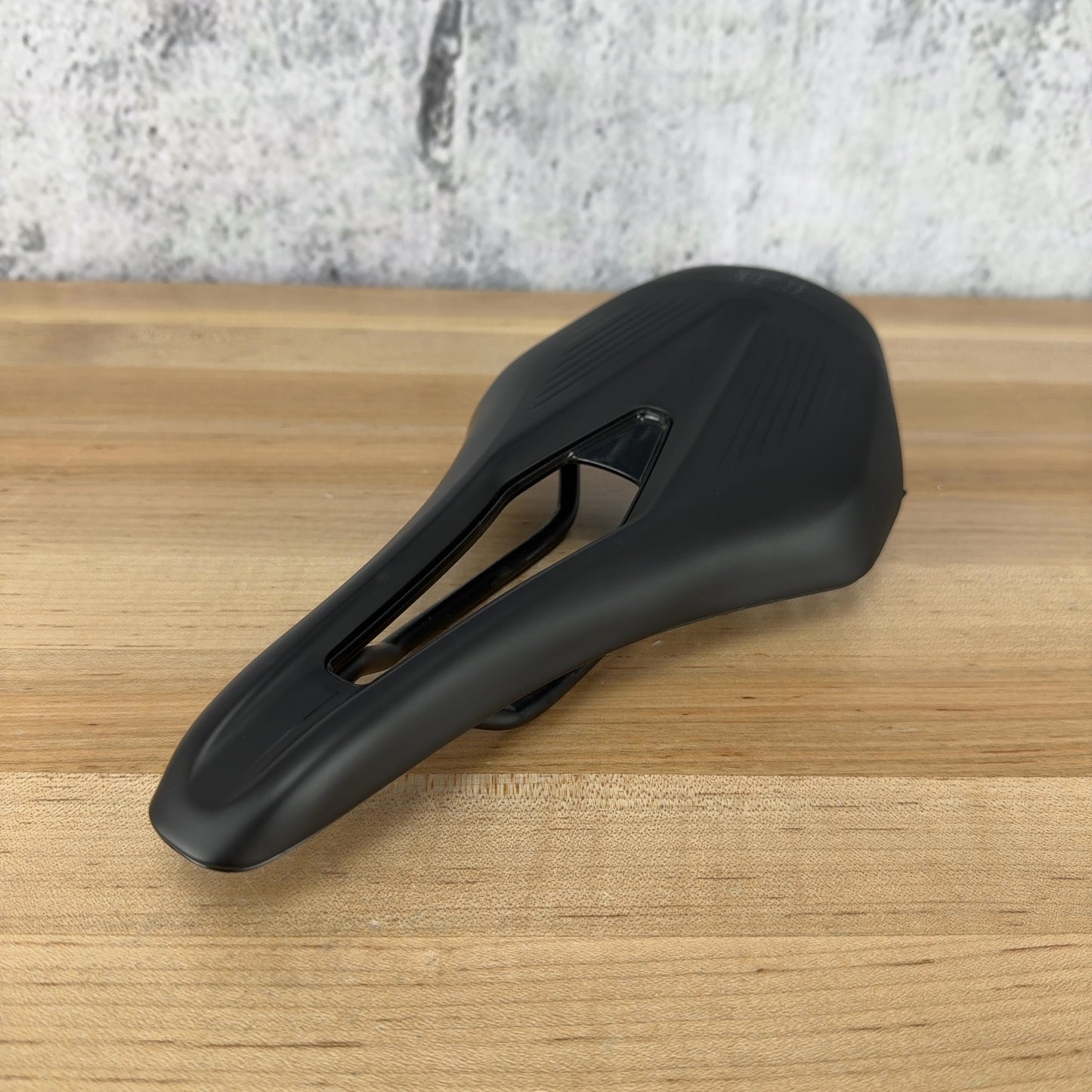 Low Mile! Fizik Argo Vento R3 140mm Saddle
