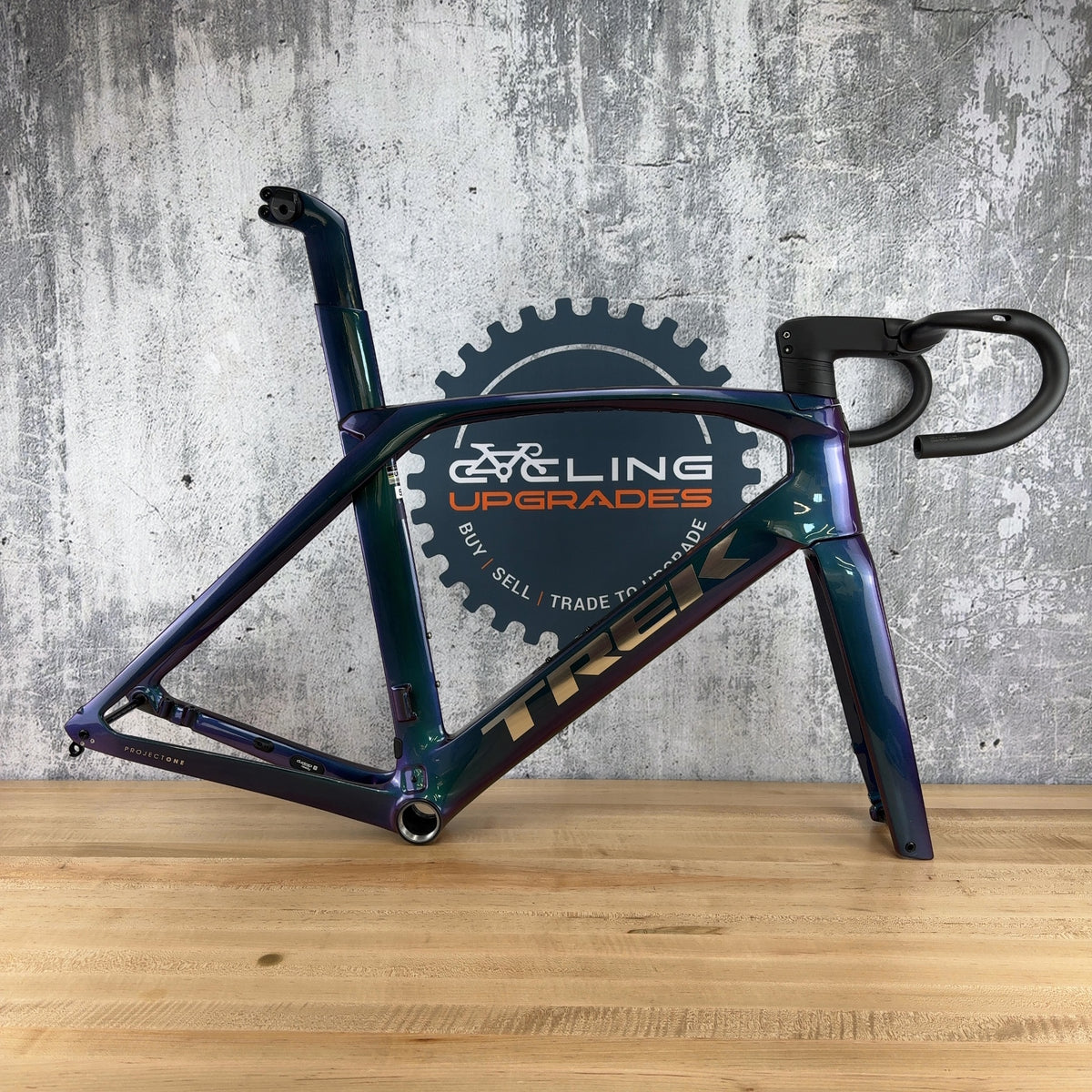 Light Use! 2022 Trek Madone SLR Gen 6 58cm Disc Brake 800 OCLV Carbon Frameset