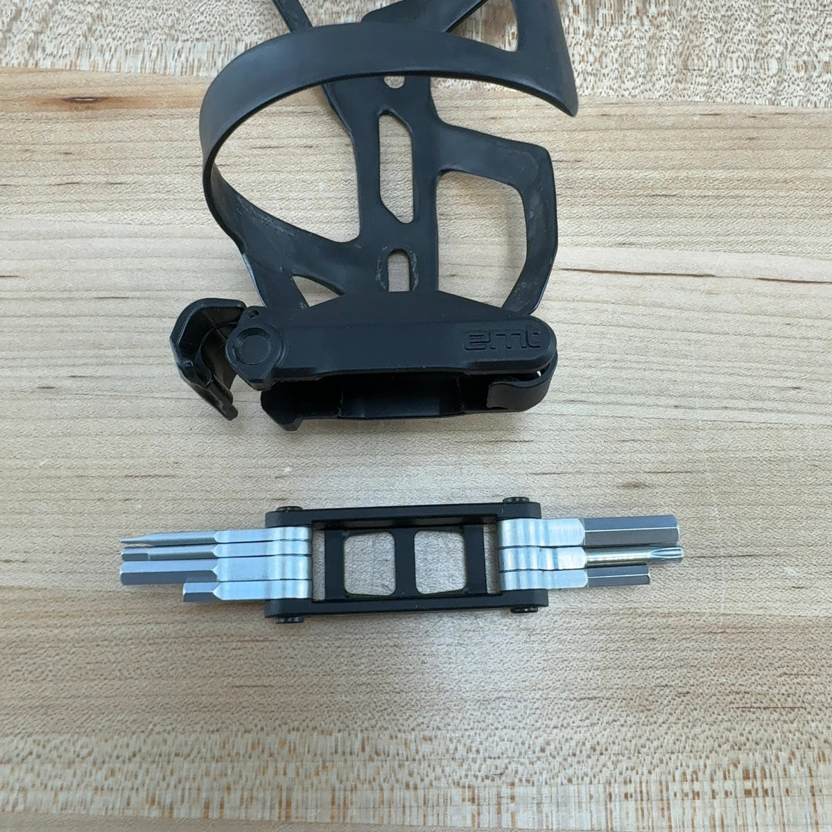 Low Mile! Specialized S-Works Zee Cage II LH/RH Carbon Water Bottle Cages SWAT — photo 3 of 6