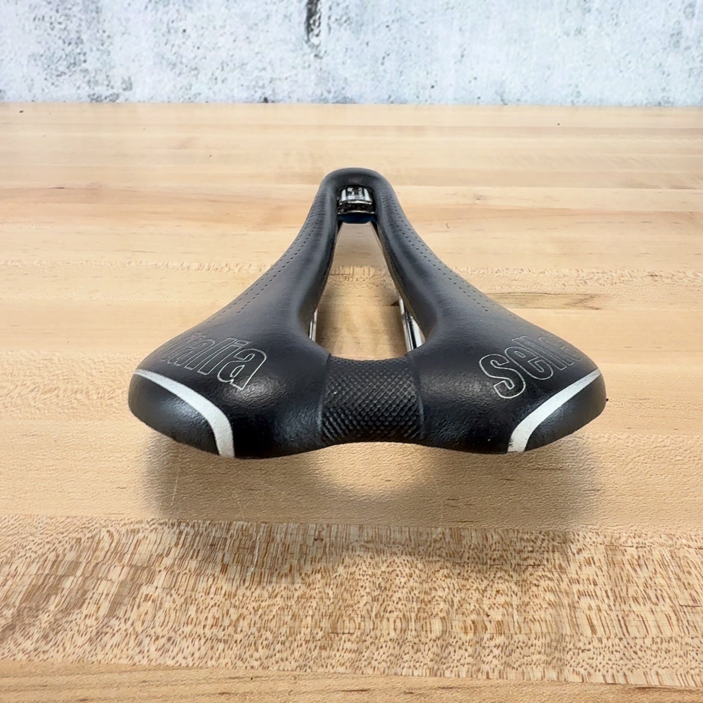 Low Mile! Selle Italia SLR Super Flow 145mm Ti 316 Rails Bike Saddle 188g