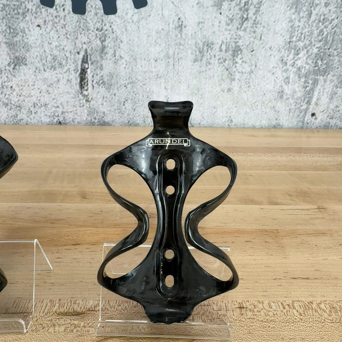 Light Use! Arundel Mandible UD Weave Carbon Pair Water Bottle Cages 46g — photo 4 of 7