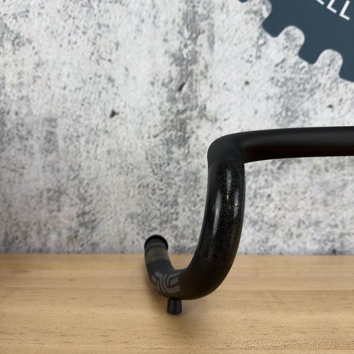 New Take Off! Enve SES AR 44cm 31.8mm Round Drop Bar Carbon  Bike Handlebar 250g — photo 3 of 11