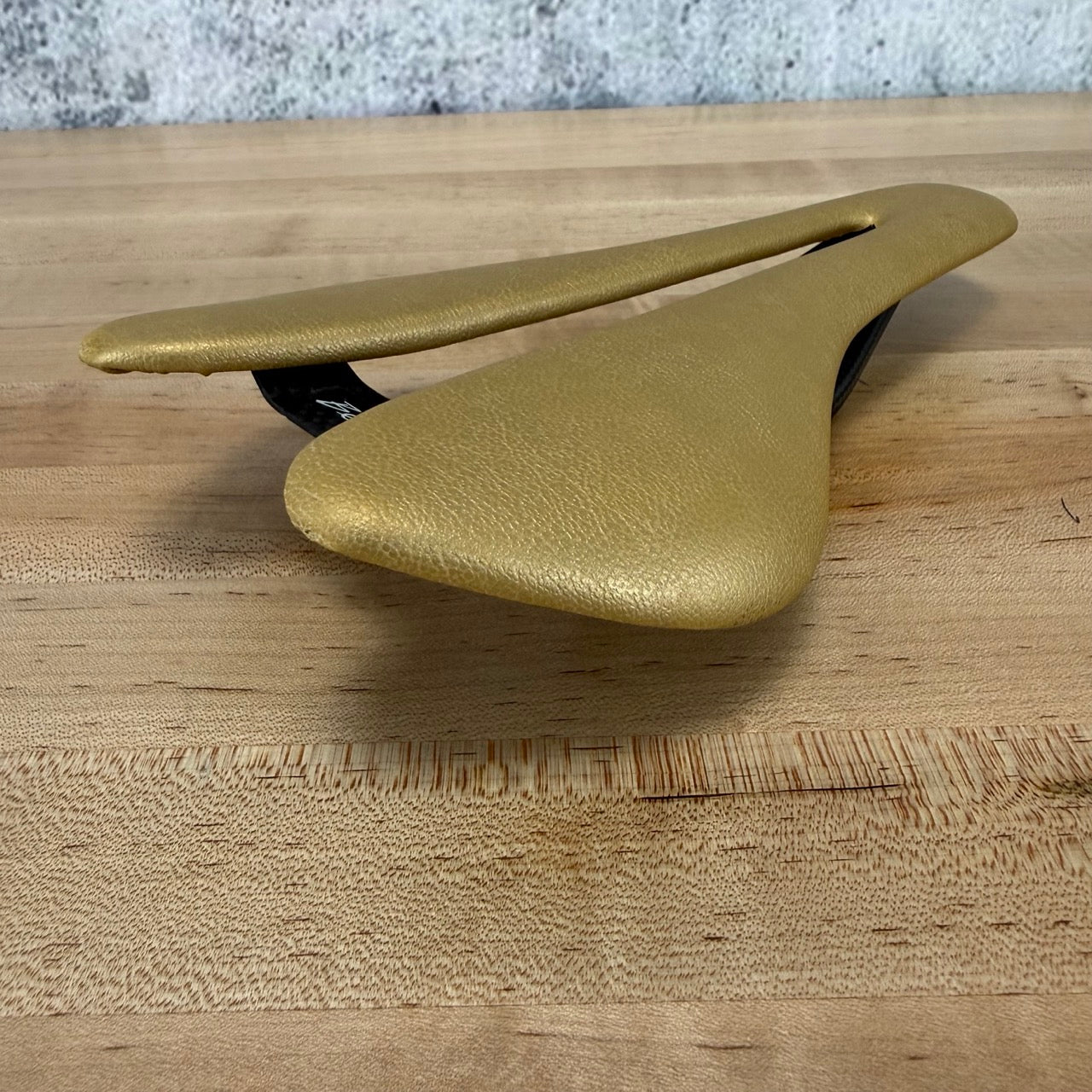 Berk Ploh 143mm 7x9mm Rails Padded Gold Carbon Lightweight Bike Saddle 100g