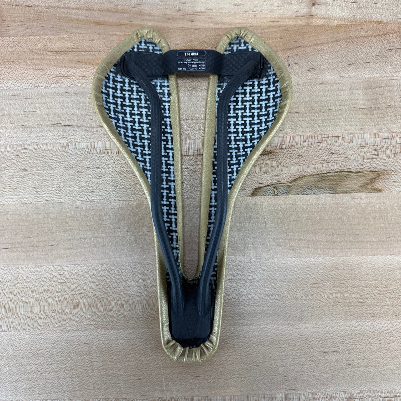 Berk Ploh 143mm 7x9mm Rails Padded Gold Carbon Lightweight Bike Saddle 100g
